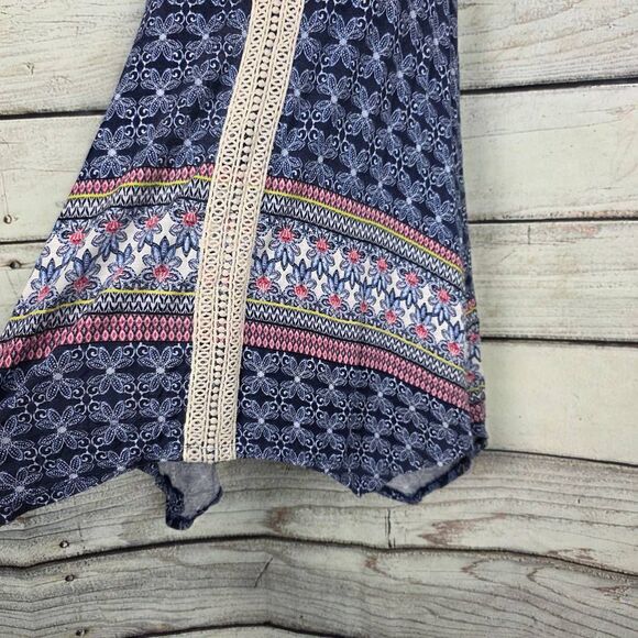 Maurices Navy Boho Print Crochet Trim Tank Top Size XL - Picture 2 of 7